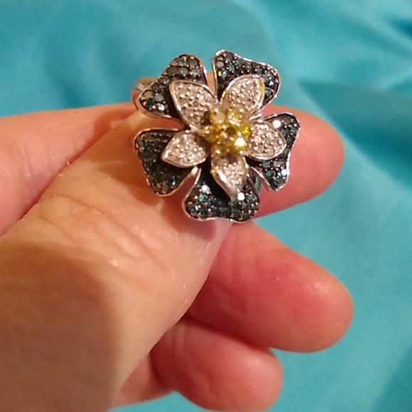 Affinity Diamond Flower Ring - Picture 6 of 8